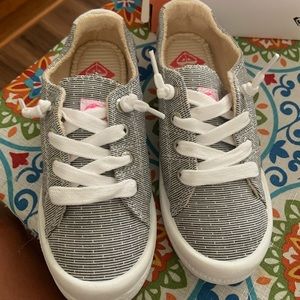 Brand New Roxy Shoes - Girls size 1